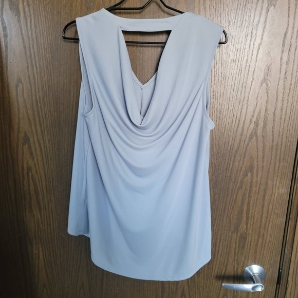 Gorgeous Ann Taylor Peep Hole Drape Back Top Size Medium - Picture 4 of 14